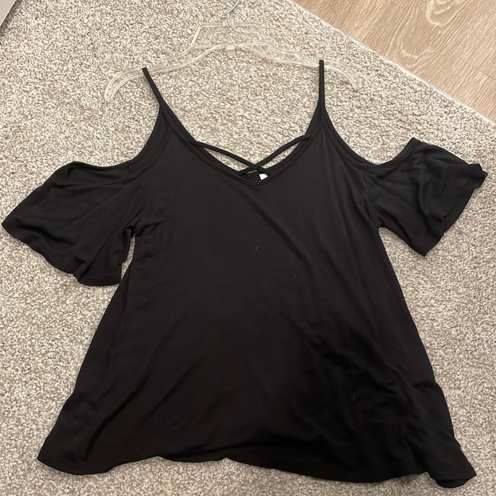 Open-shoulder tank top